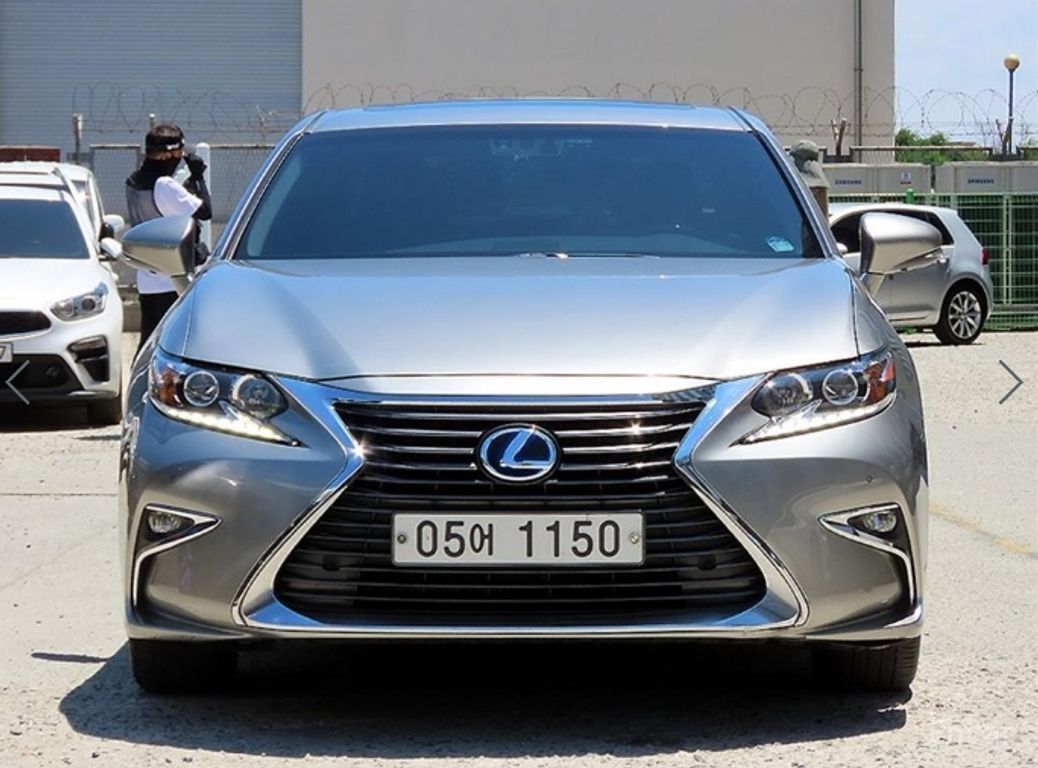 Lexus ES