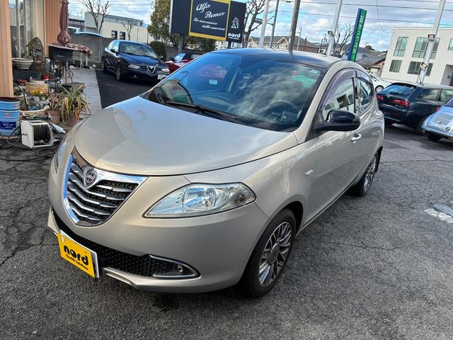 Lancia Ypsilon