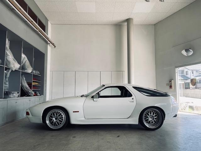 Porsche 928