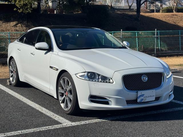 Jaguar XJ
