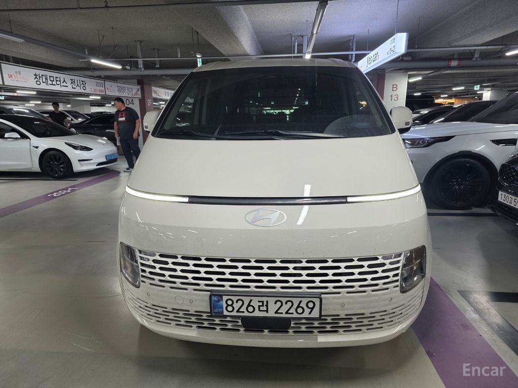 Hyundai Staria
