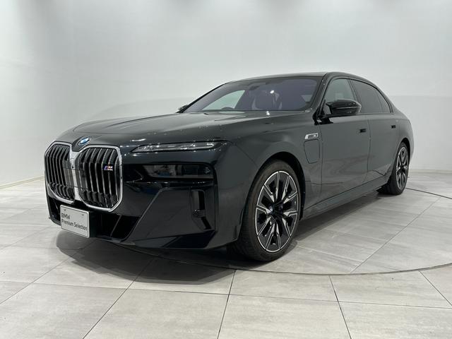 BMW i7