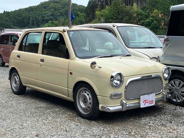 Daihatsu Mira Gino