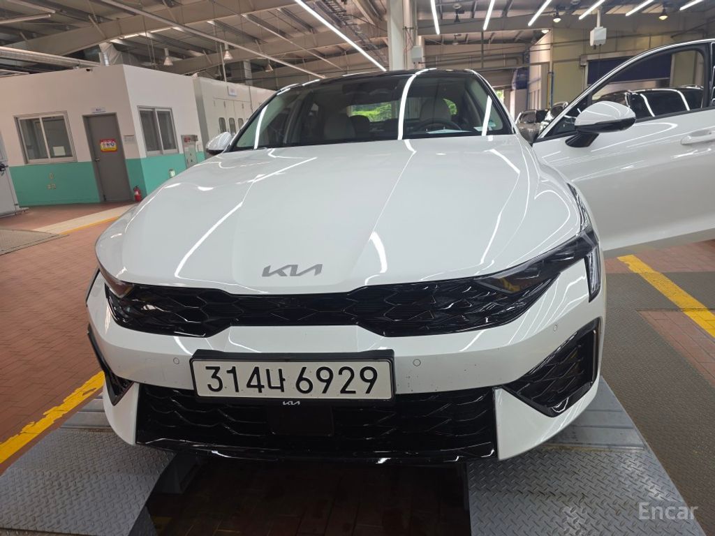 Kia K5 hybrid