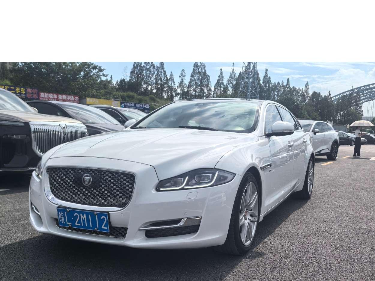 Jaguar XJ