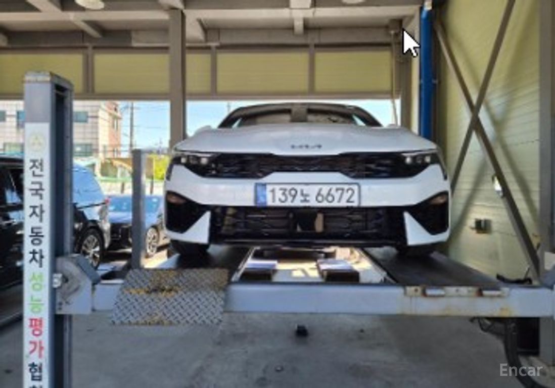 Kia K5 hybrid