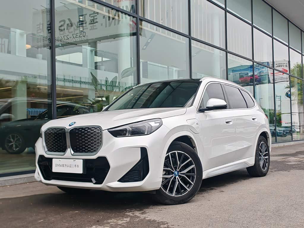 BMW iX1