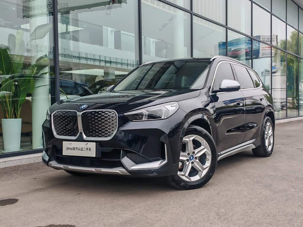 BMW iX1
