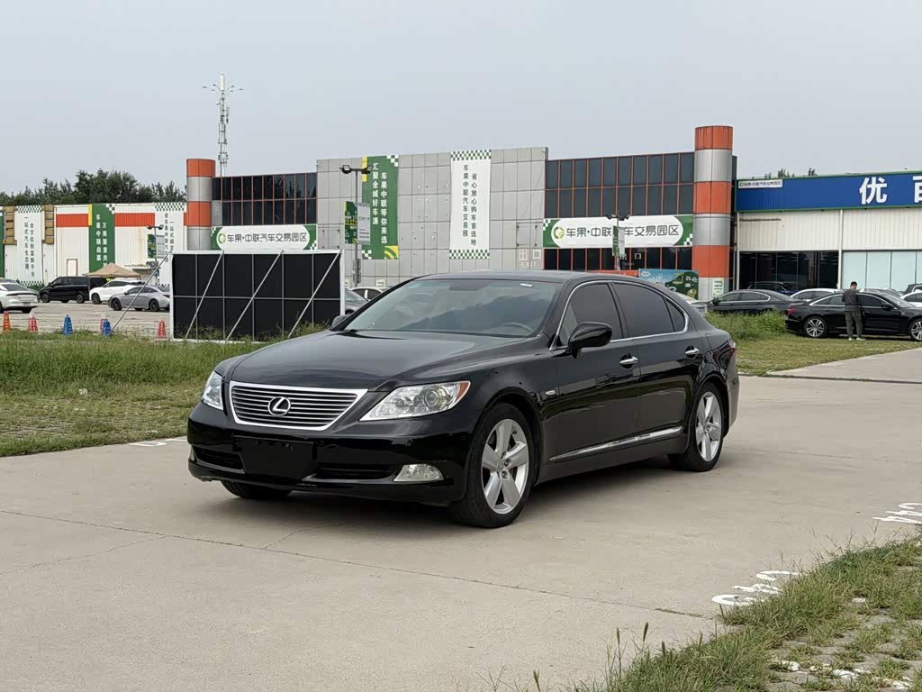 Lexus LS