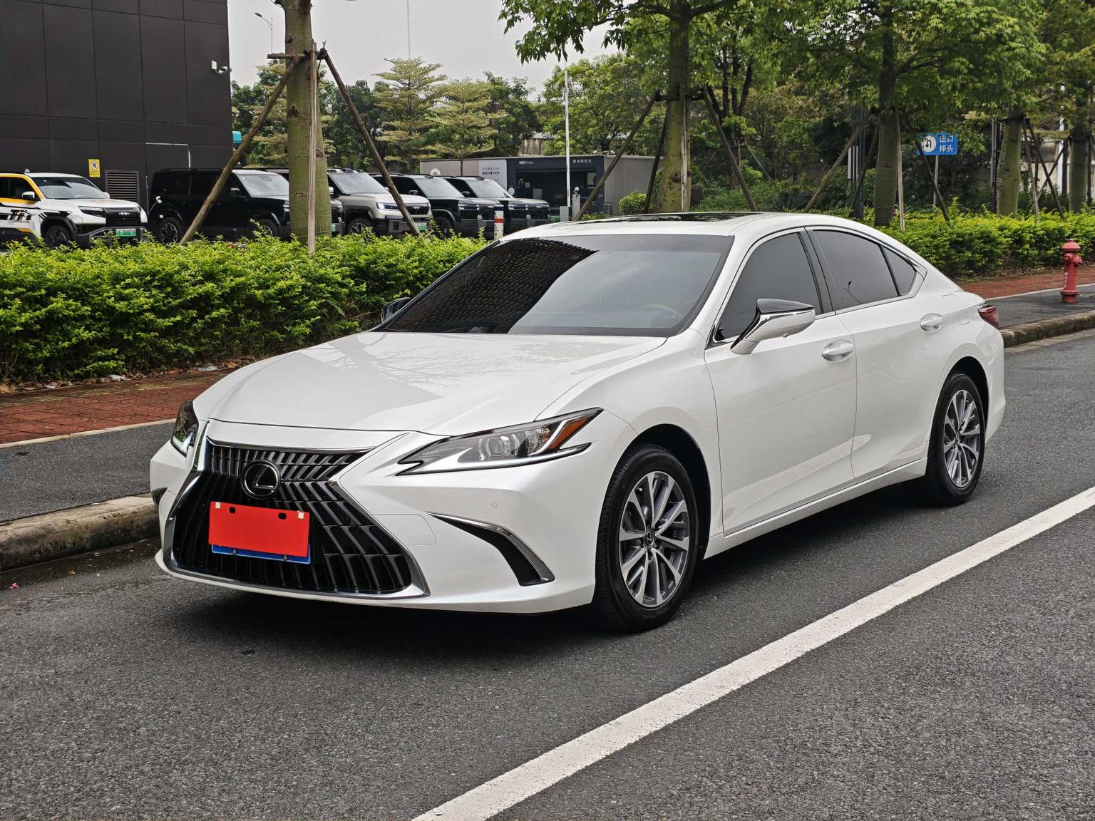 Lexus ES