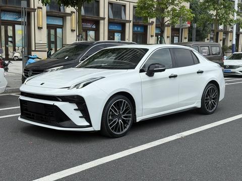 Lynk & Co 03