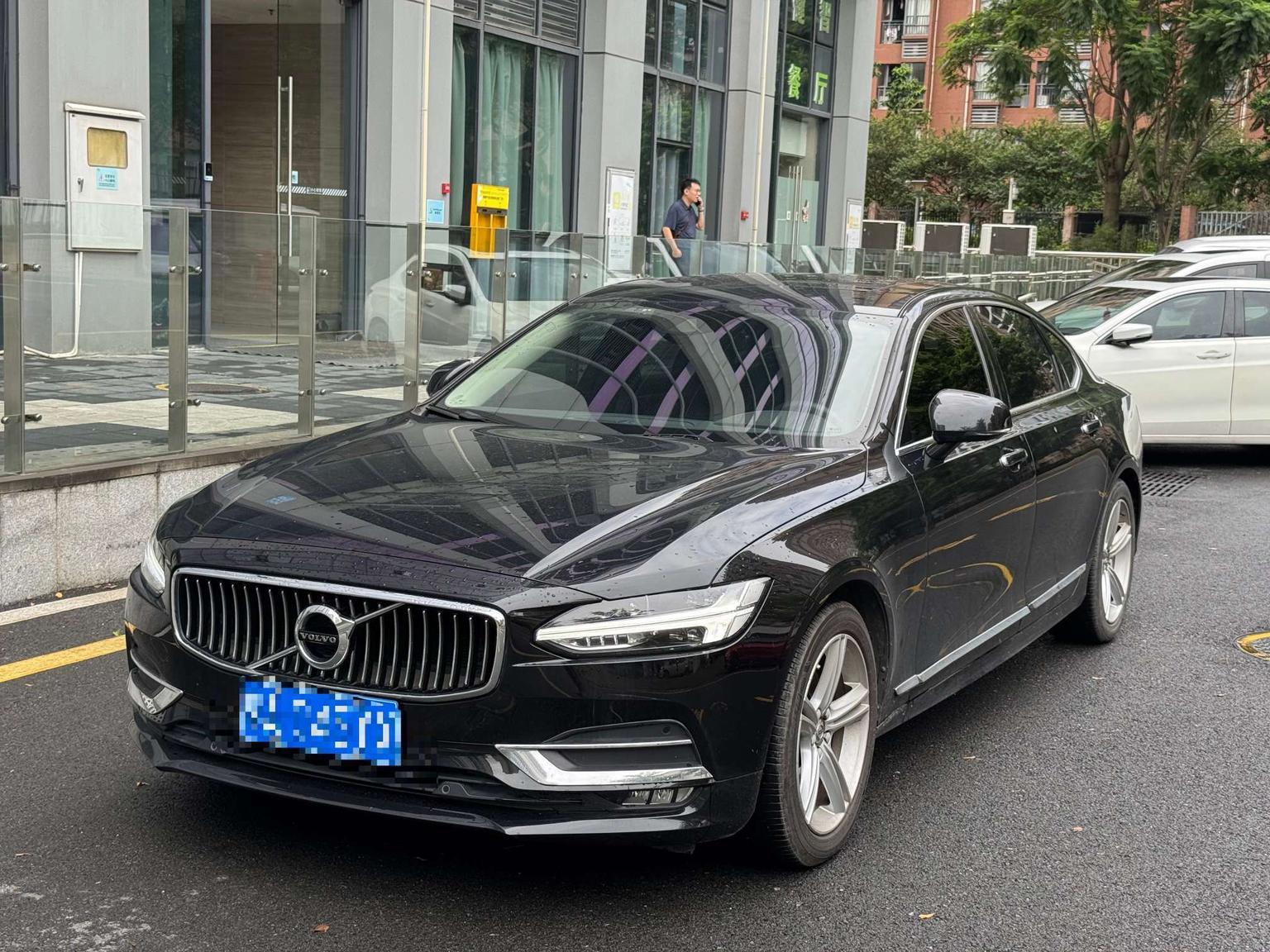 Volvo S90