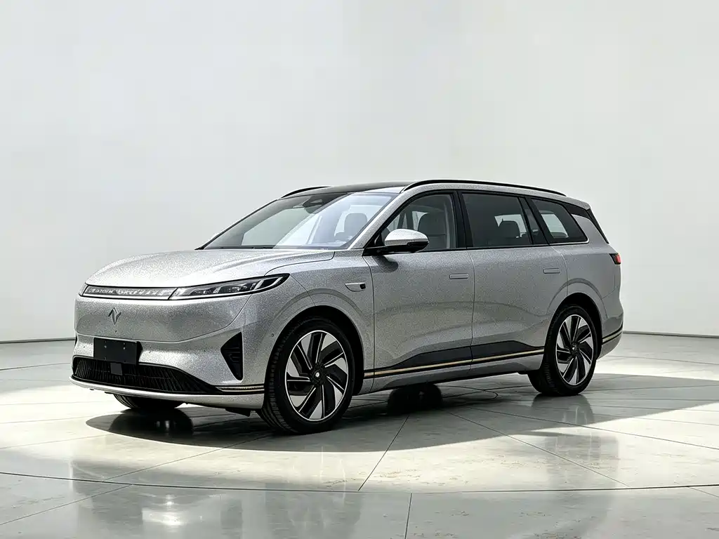 Dongfeng eπ008