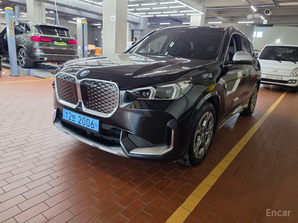 BMW iX1