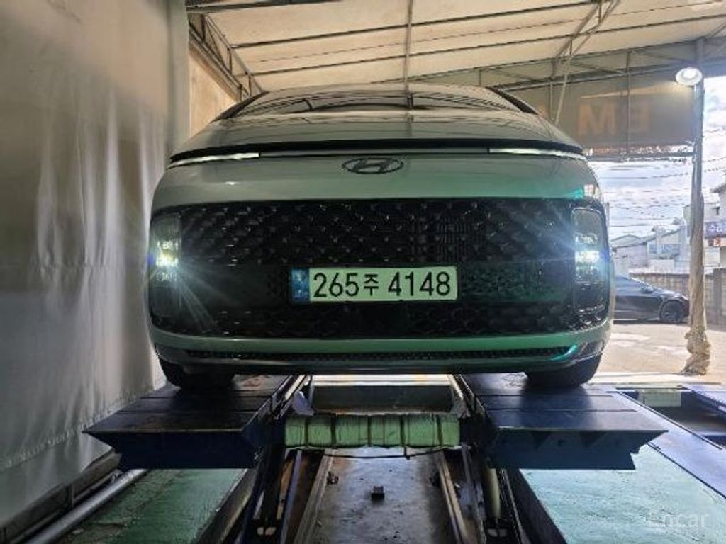 Hyundai Staria