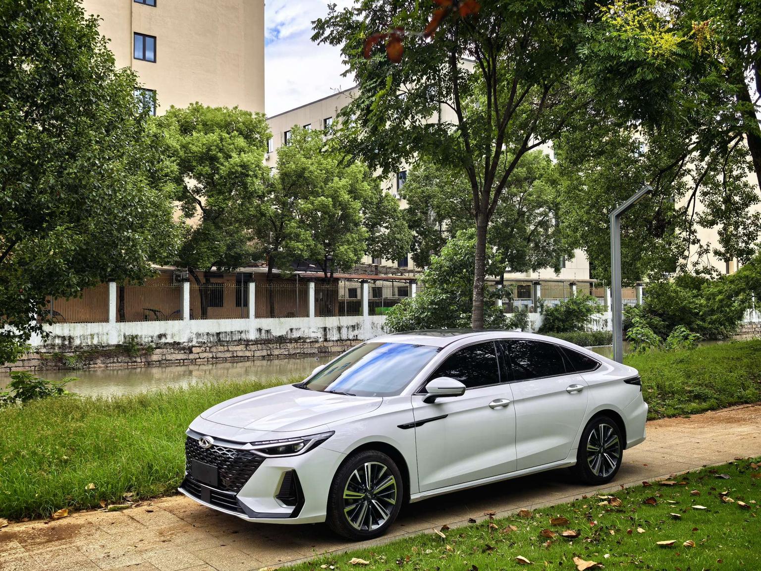 Chery Arrizo 8
