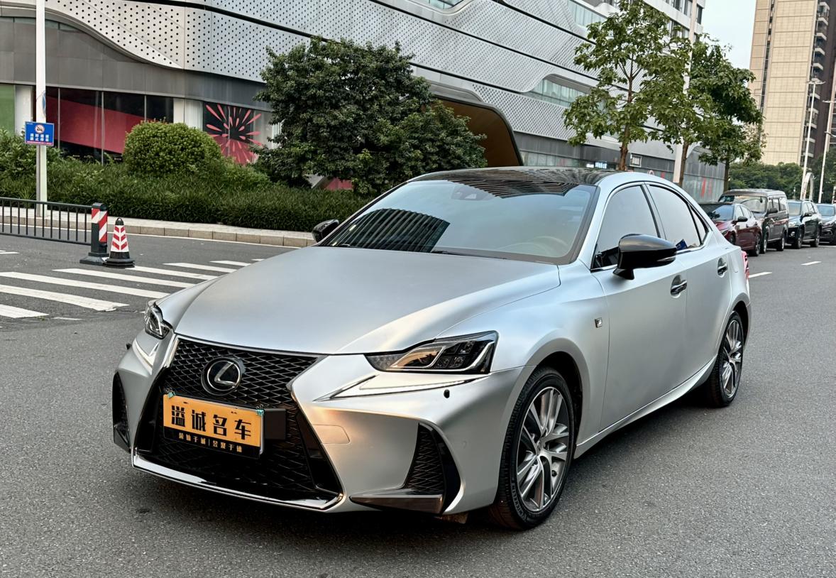 Lexus IS