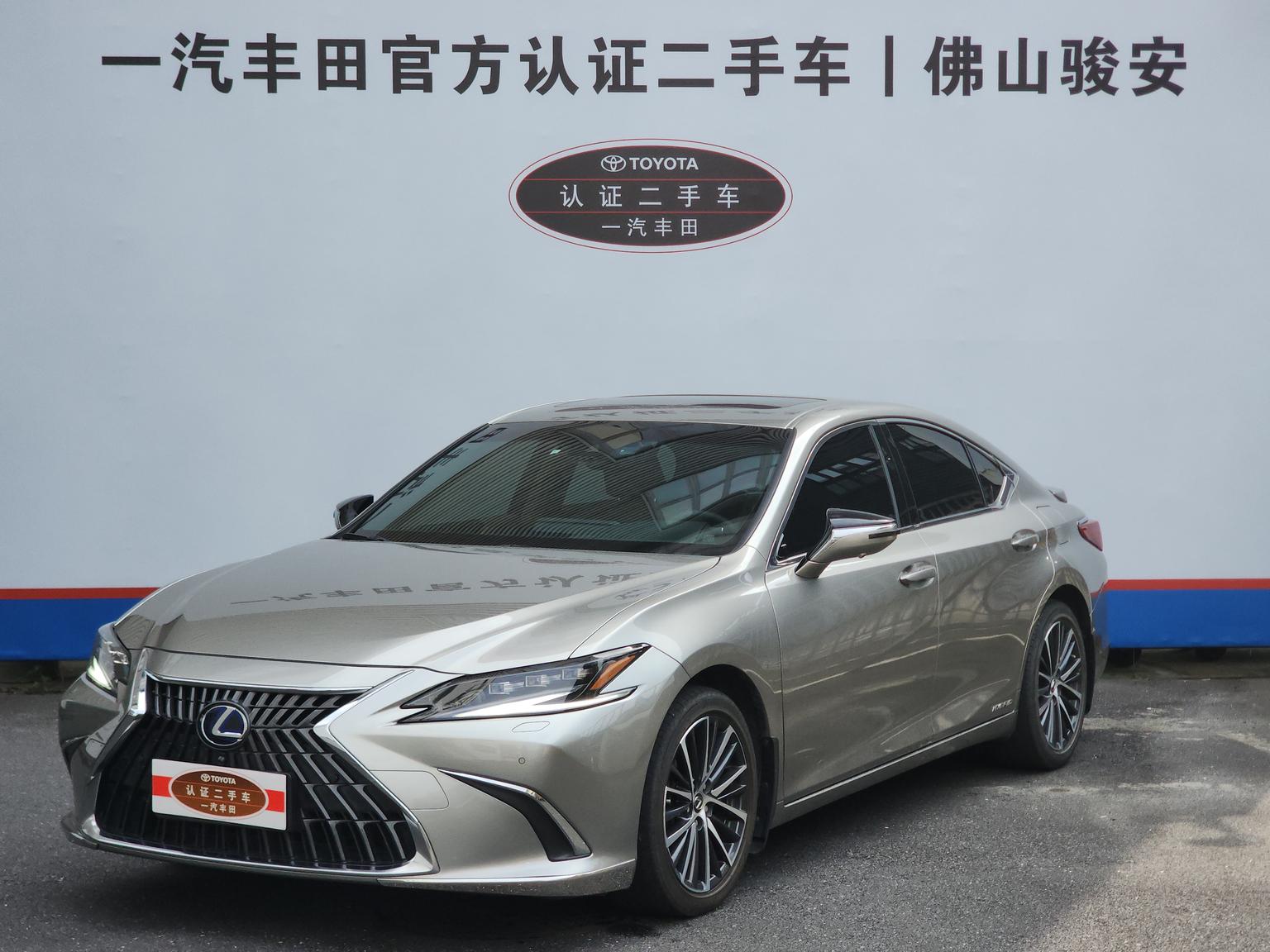 Lexus ES