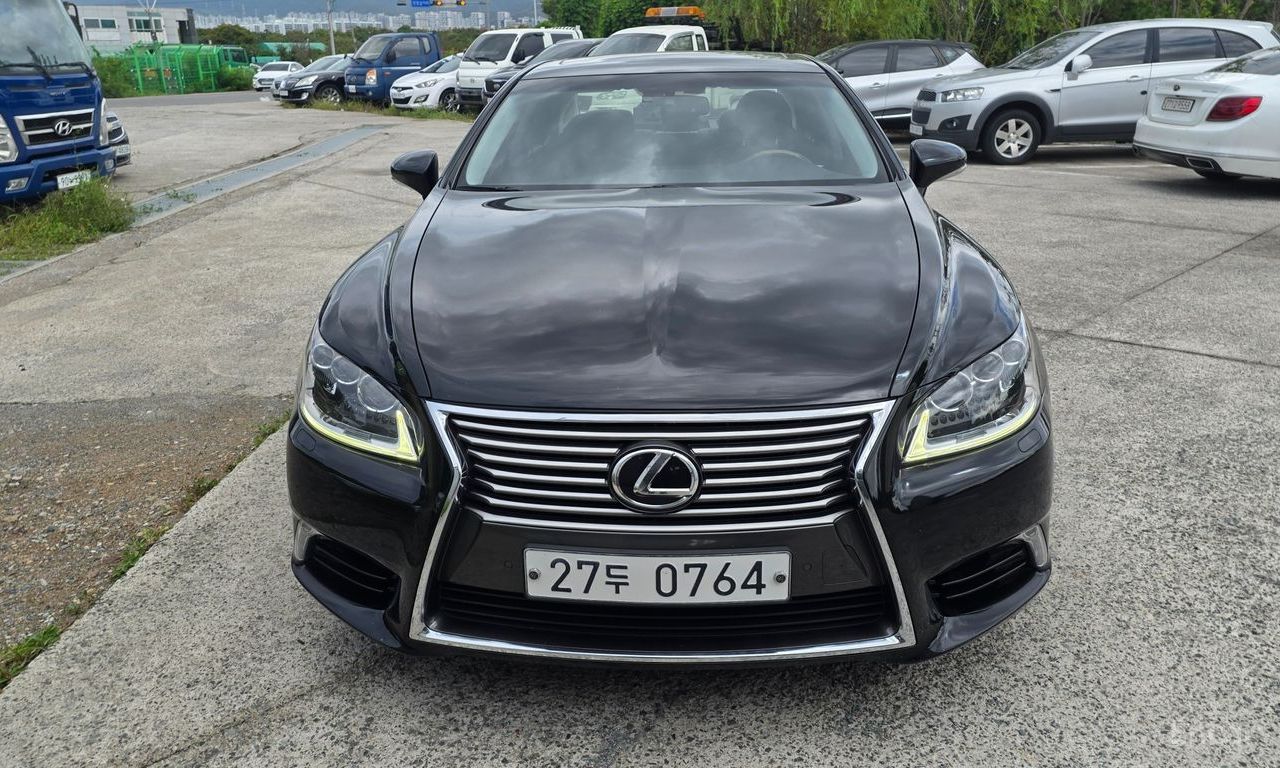 Lexus LS