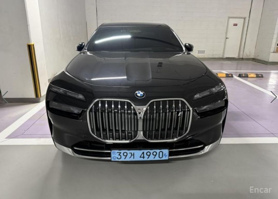 BMW i7
