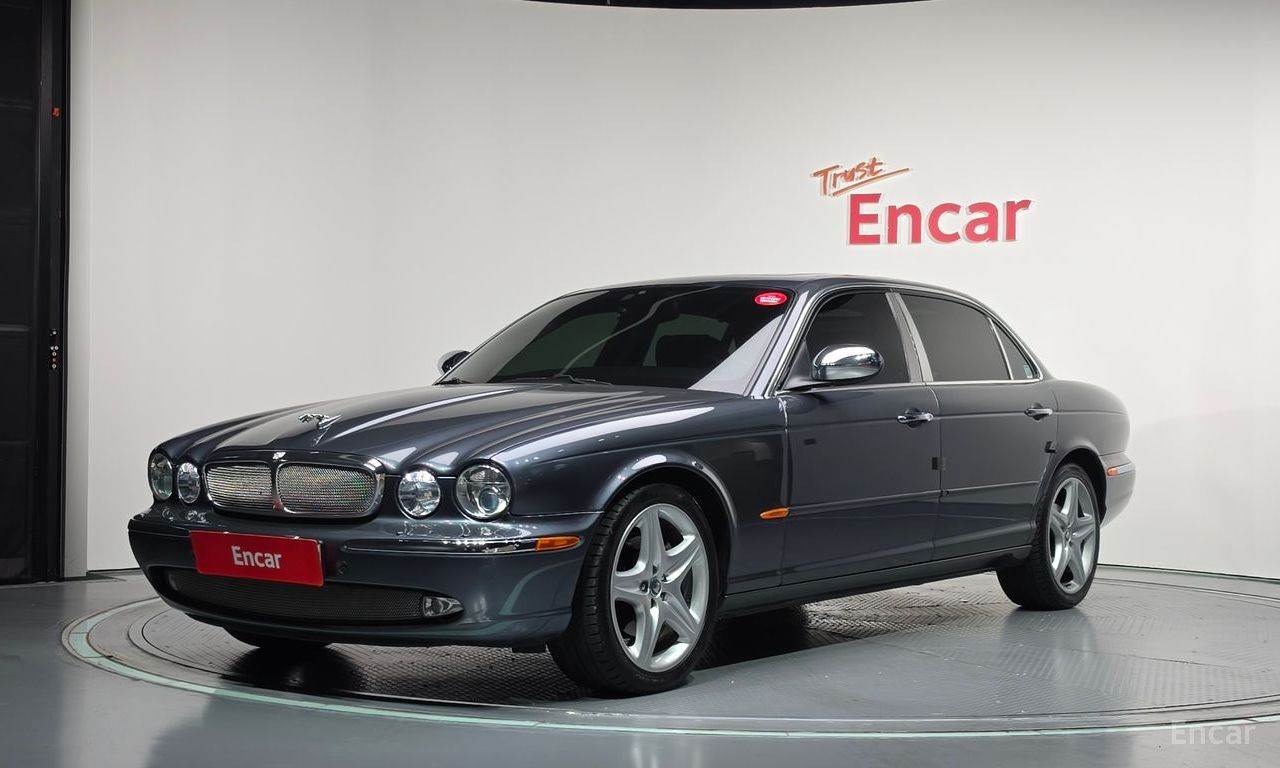 Jaguar XJ-8