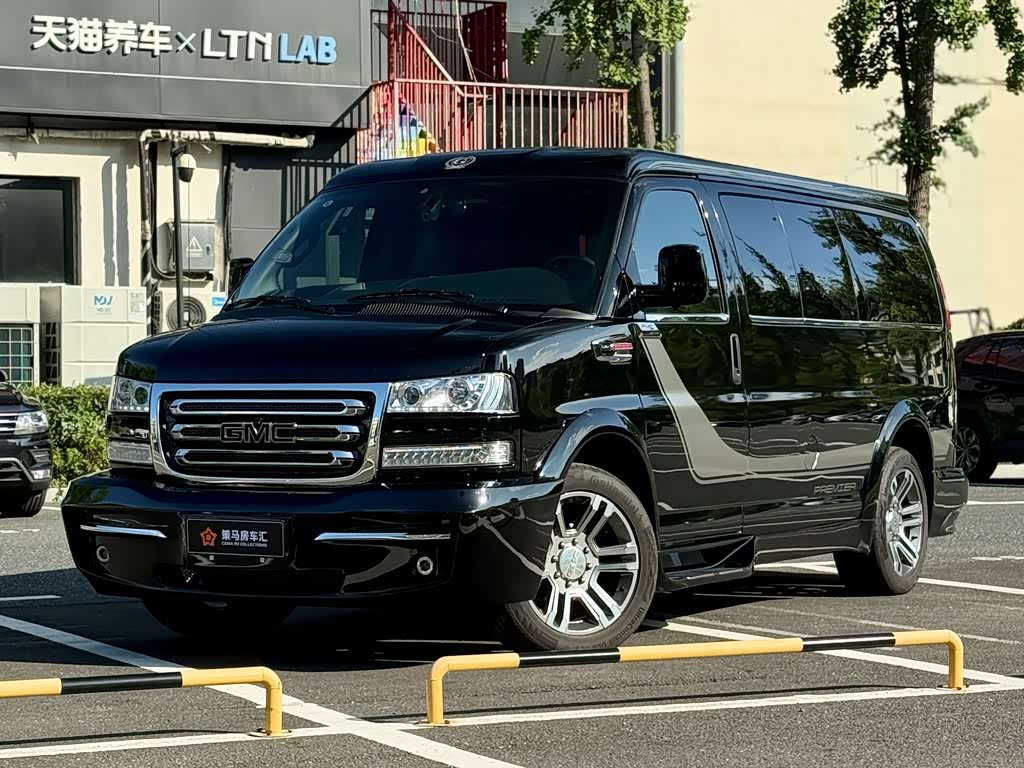 GMC Savana