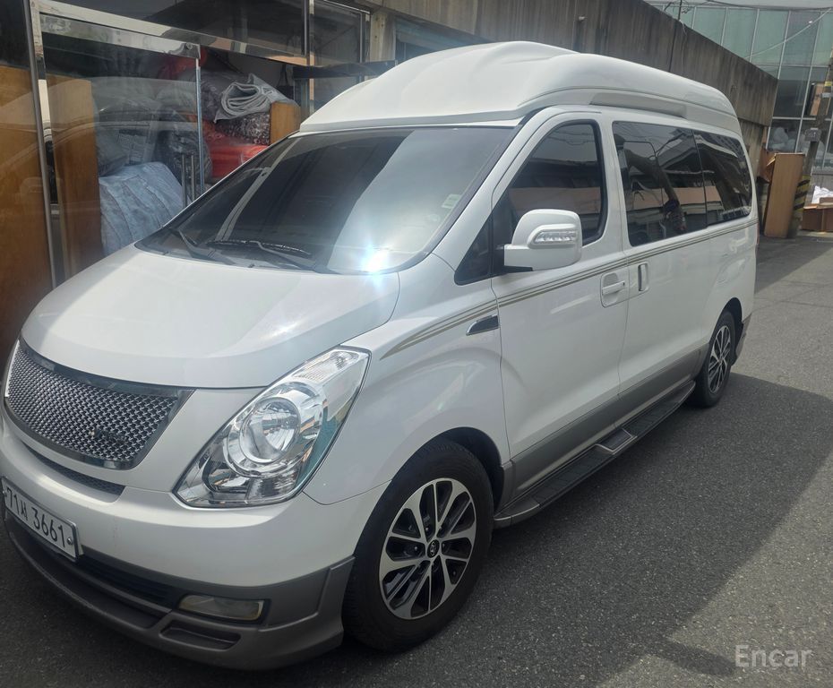 Hyundai Starex