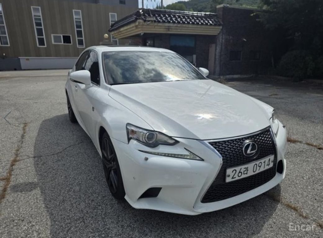 Lexus IS
