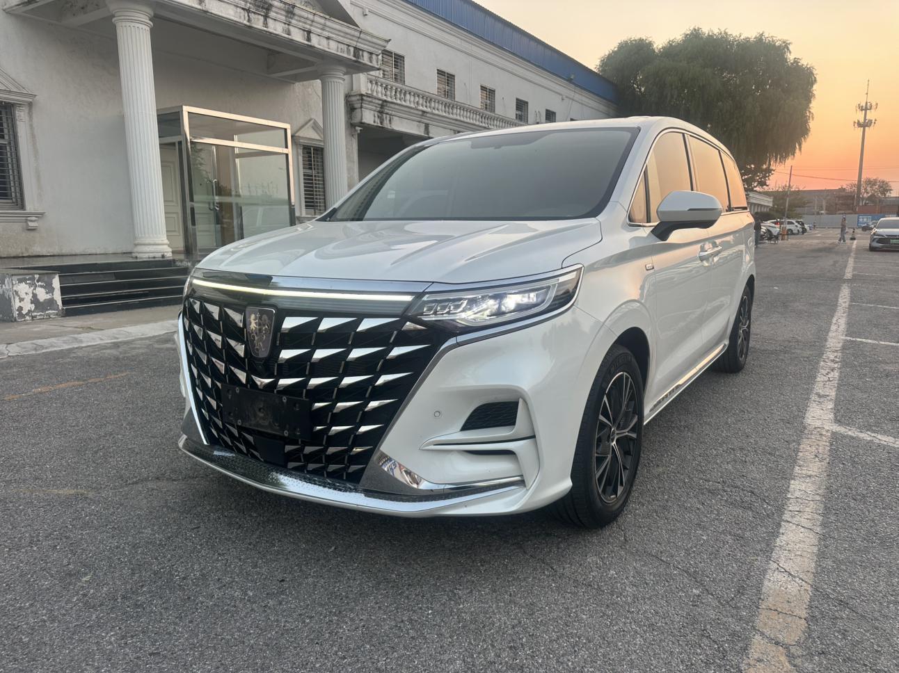 Roewe iMAX8