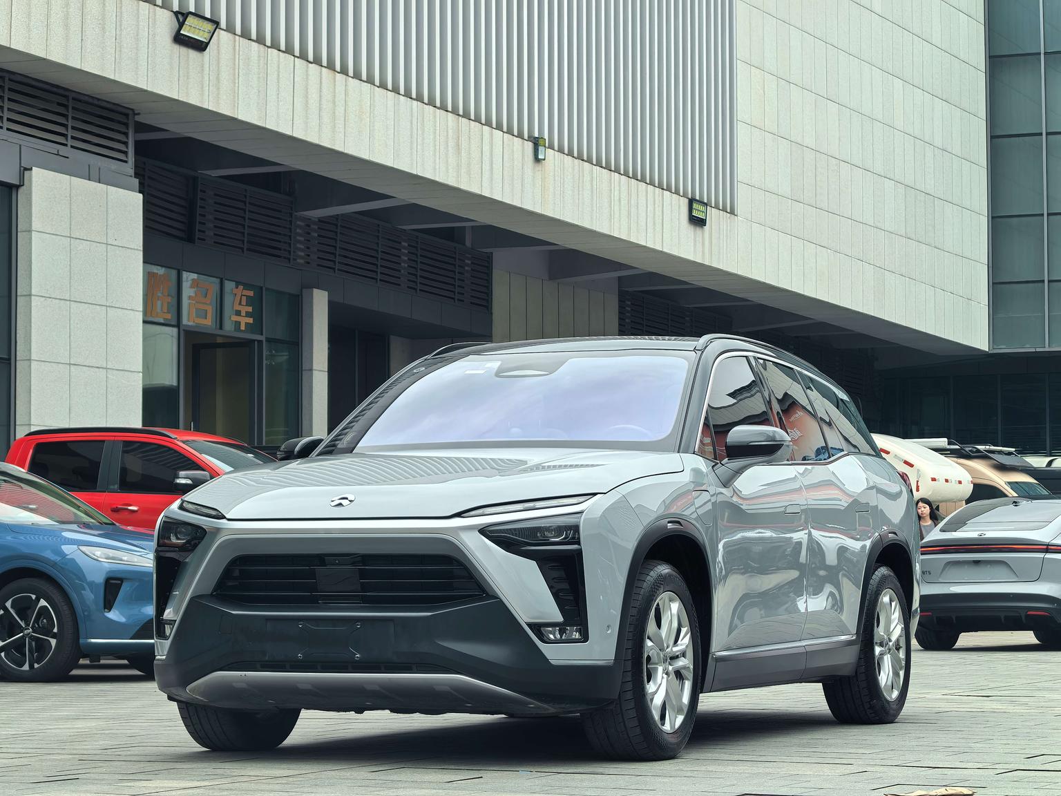 NIO ES8