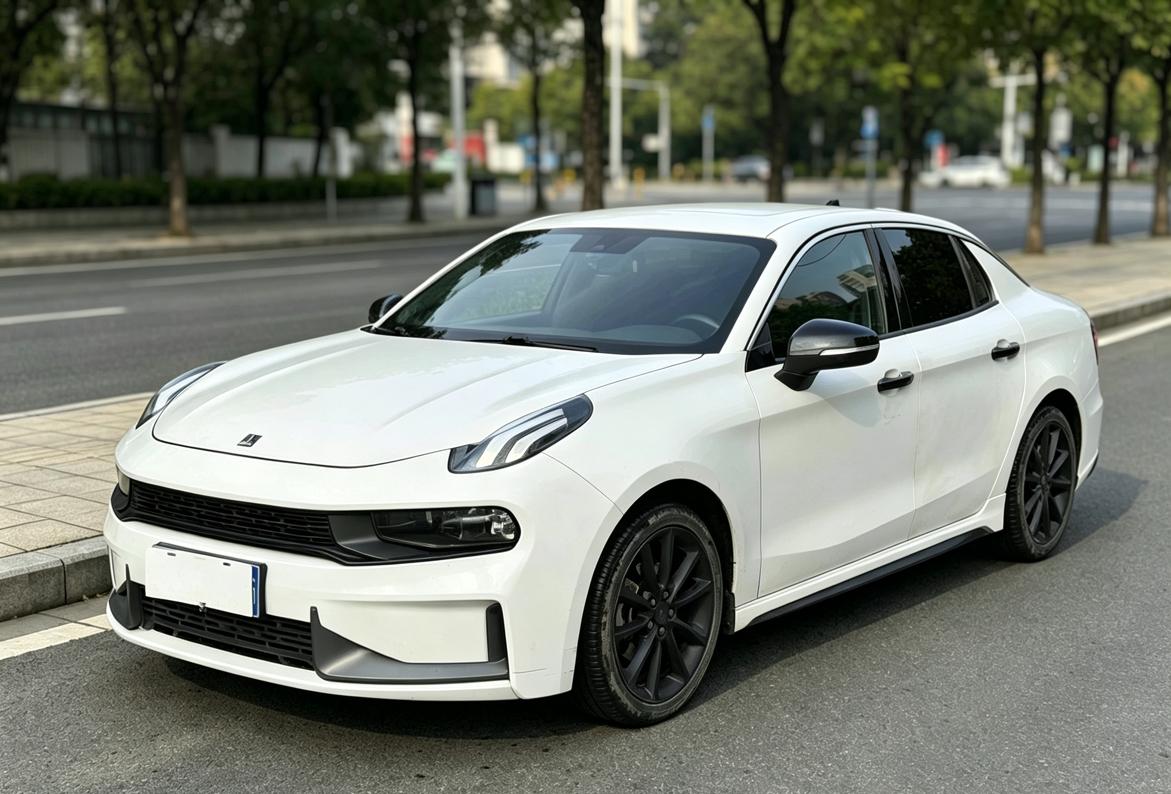 Lynk & Co 03