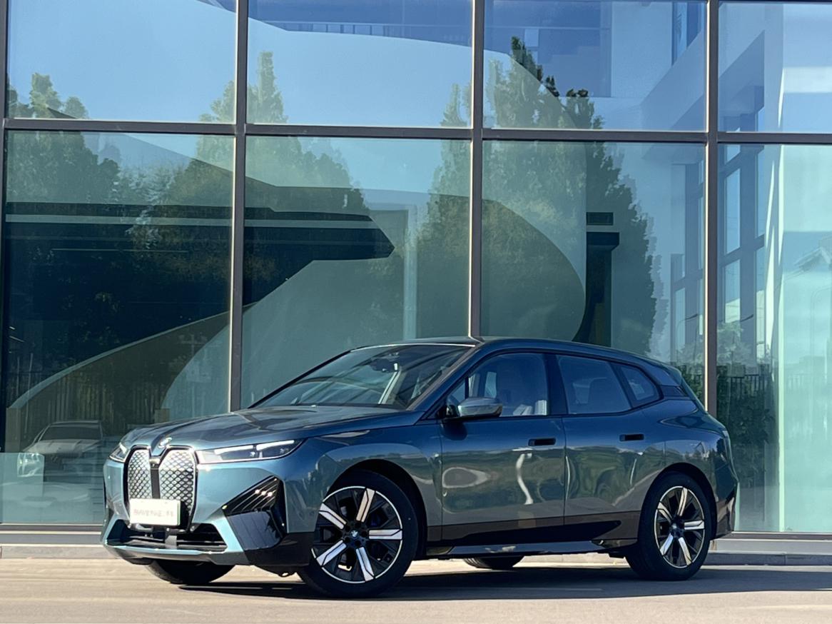 BMW iX