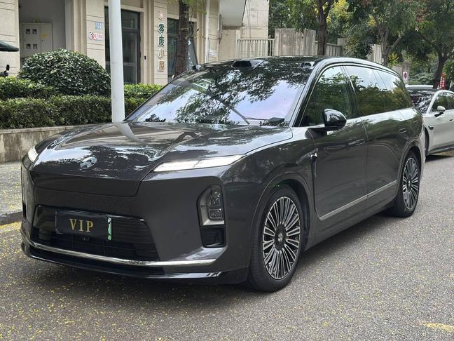 NIO ES8