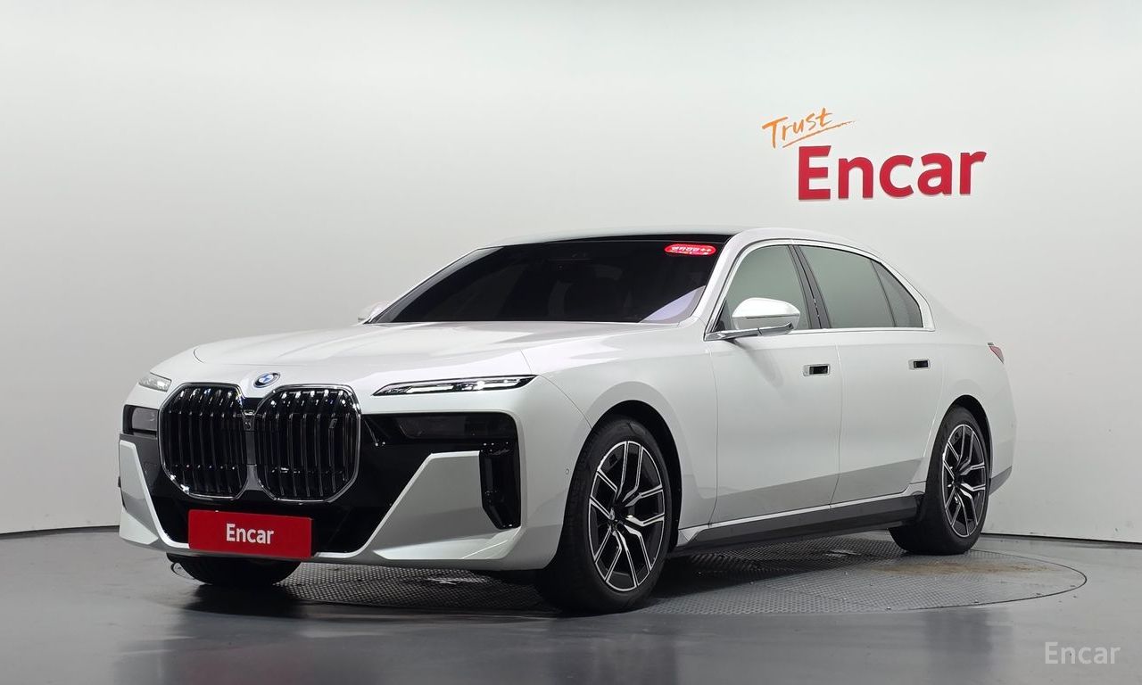 BMW i7