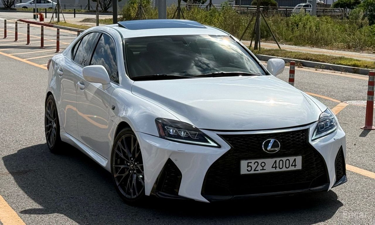 Lexus IS