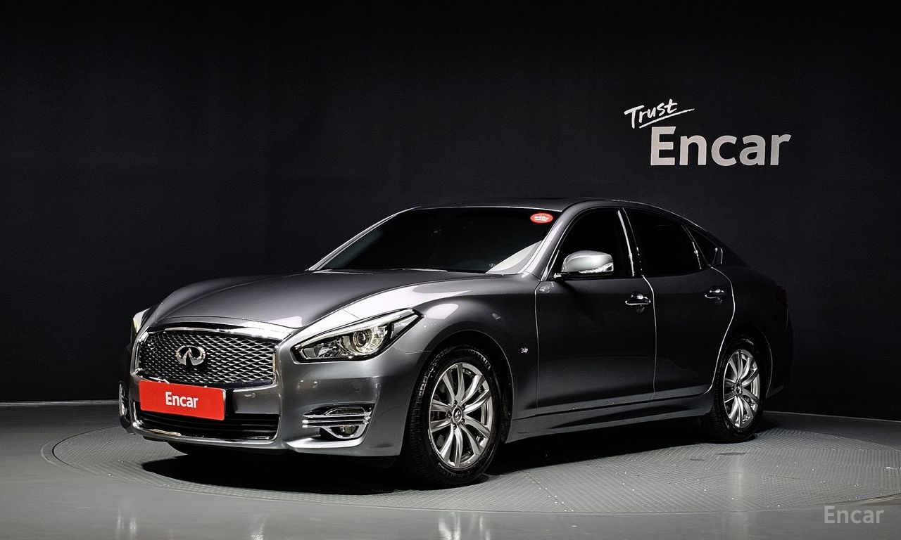 Infiniti Q70