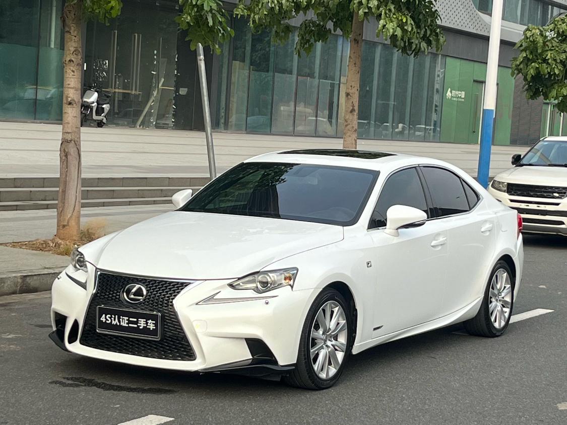 Lexus IS