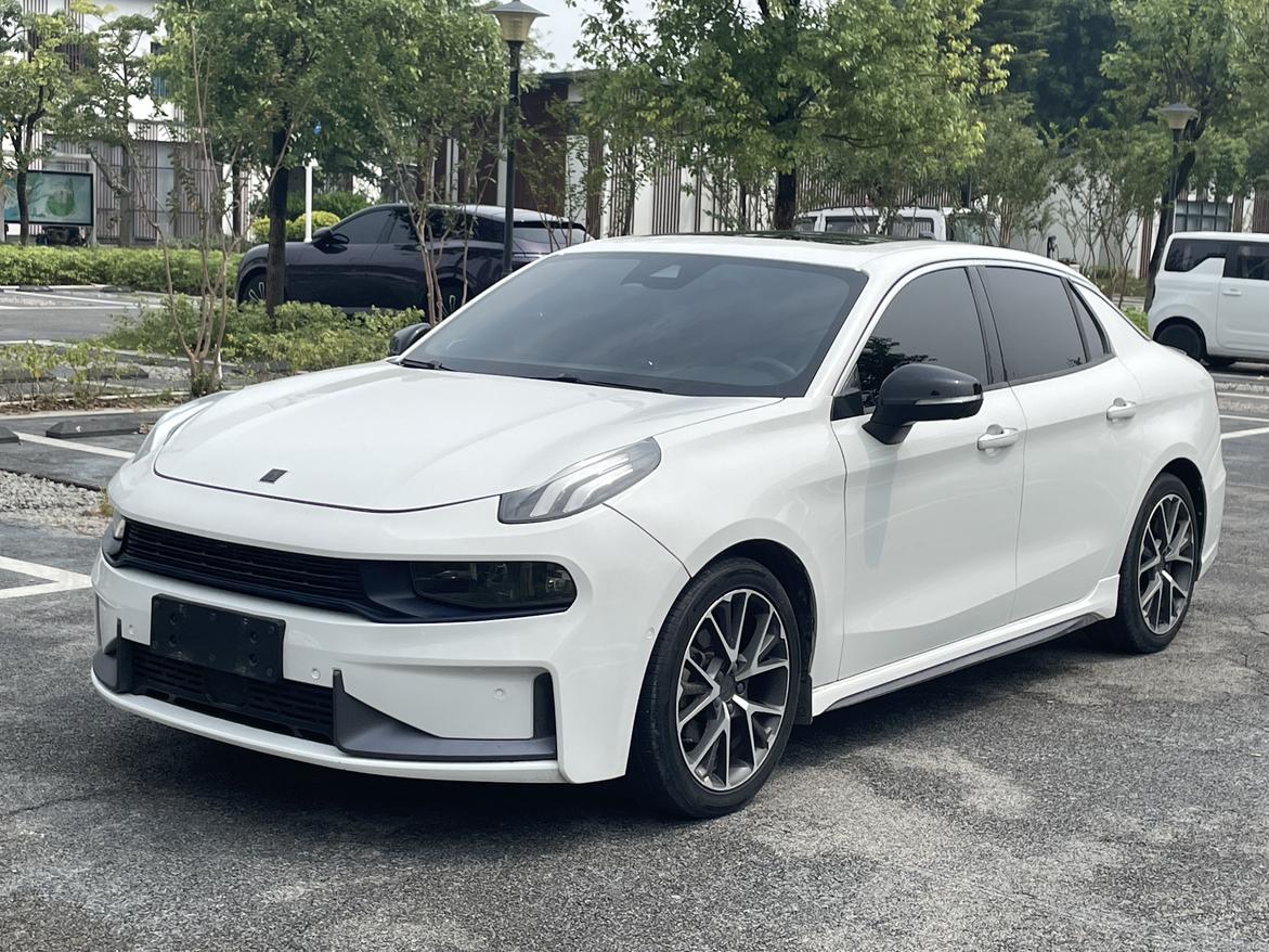 Lynk & Co 03