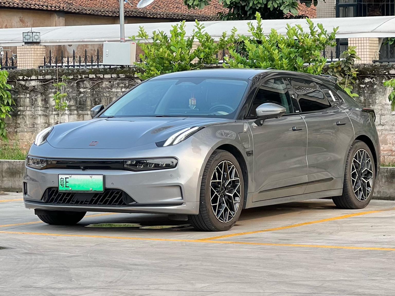 Zeekr 001