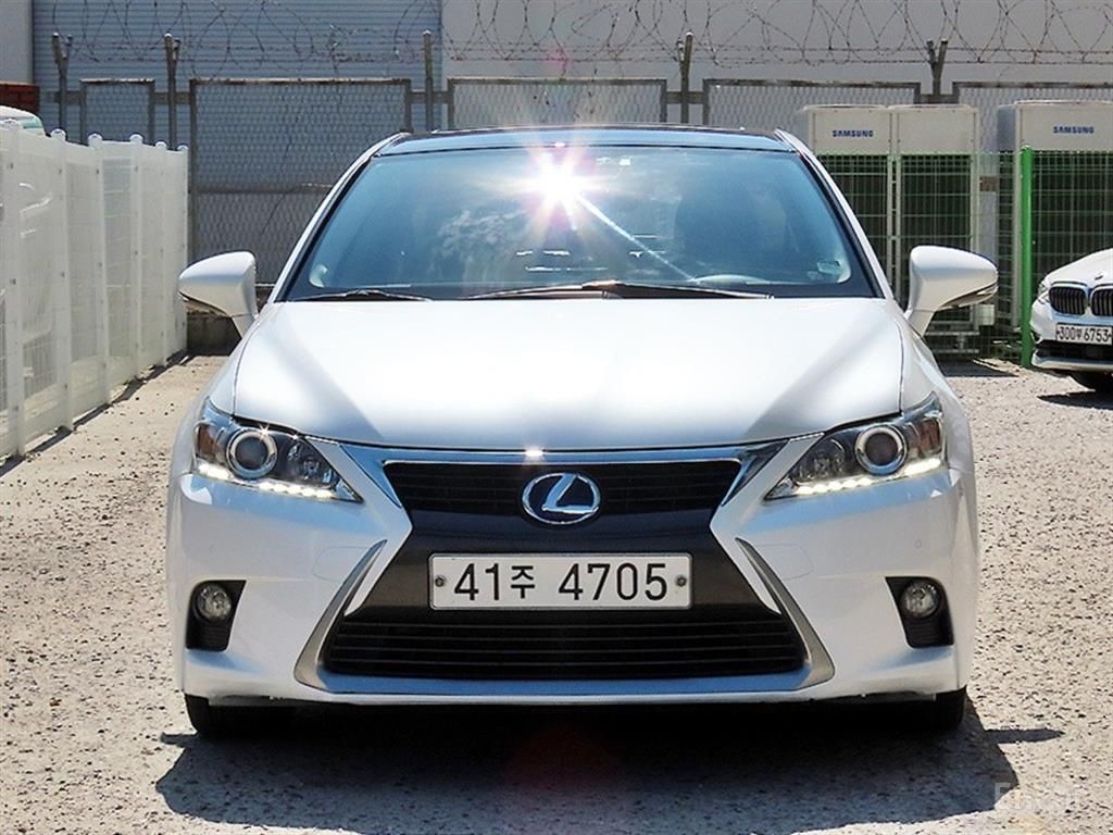 Lexus CT200h