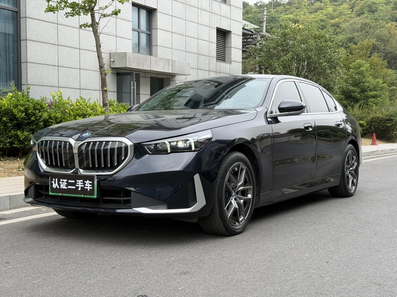 BMW i5
