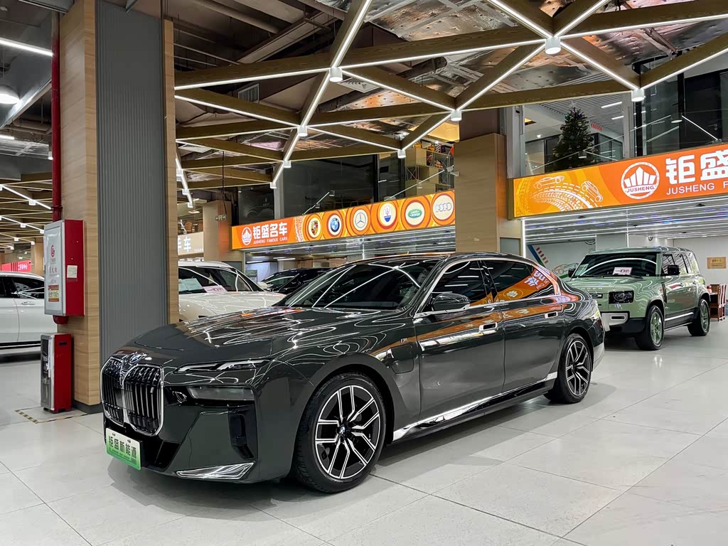 BMW i7