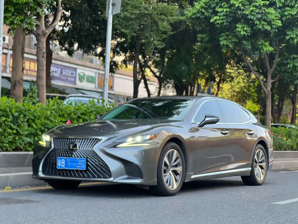 Lexus LS