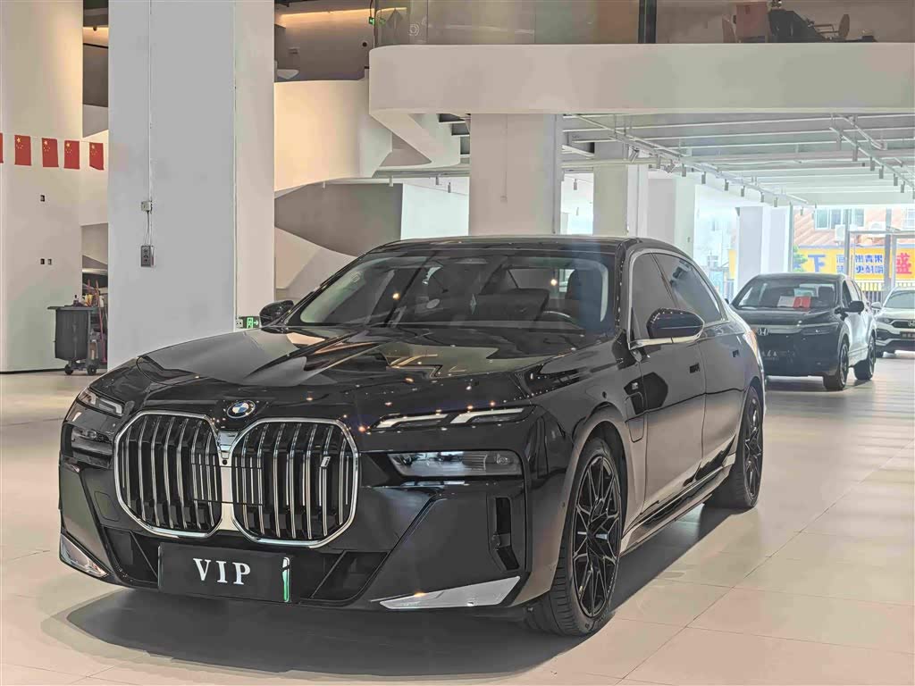 BMW i7