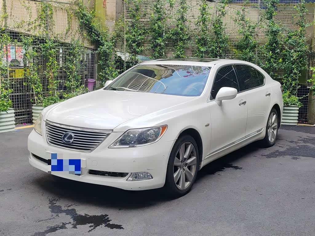 Lexus LS