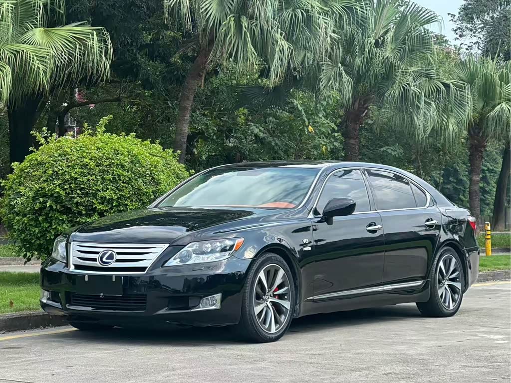 Lexus LS