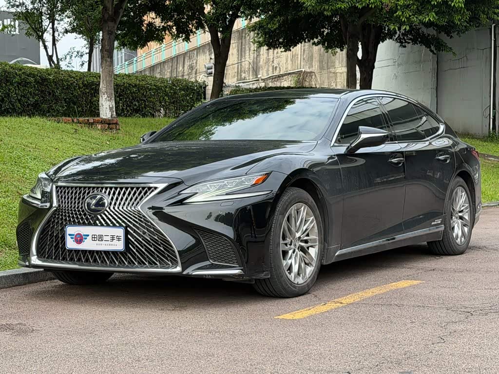 Lexus LS