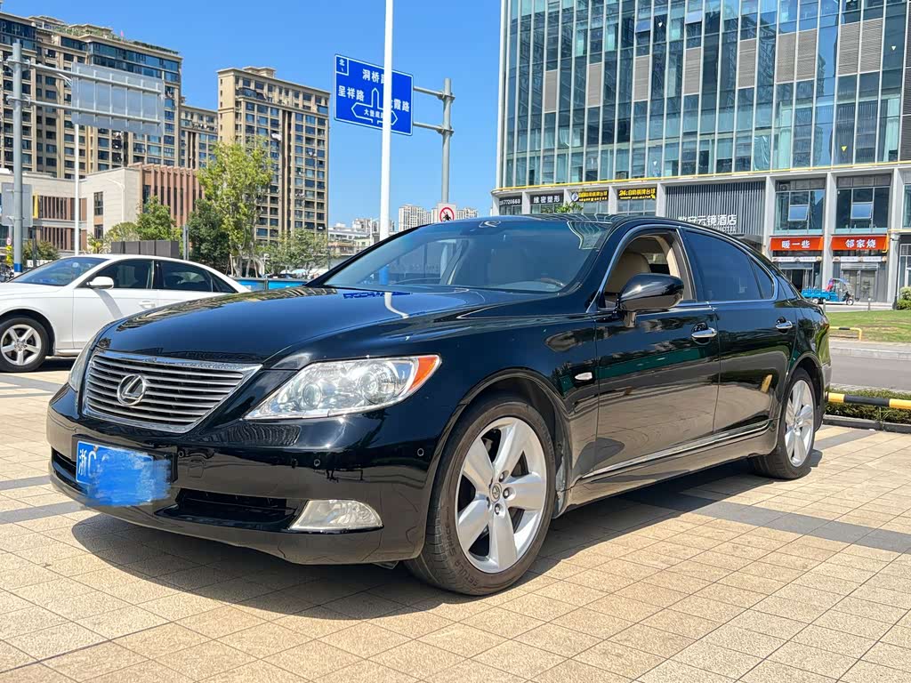 Lexus LS