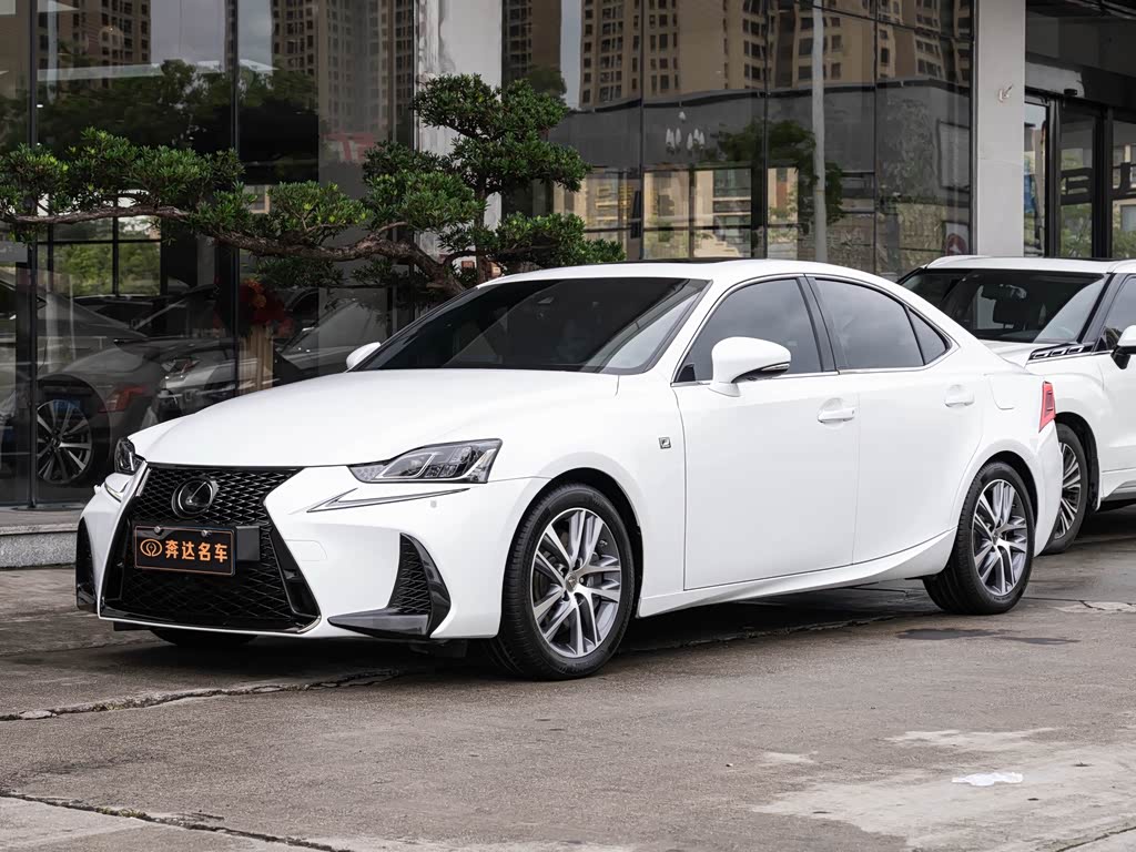 Lexus IS