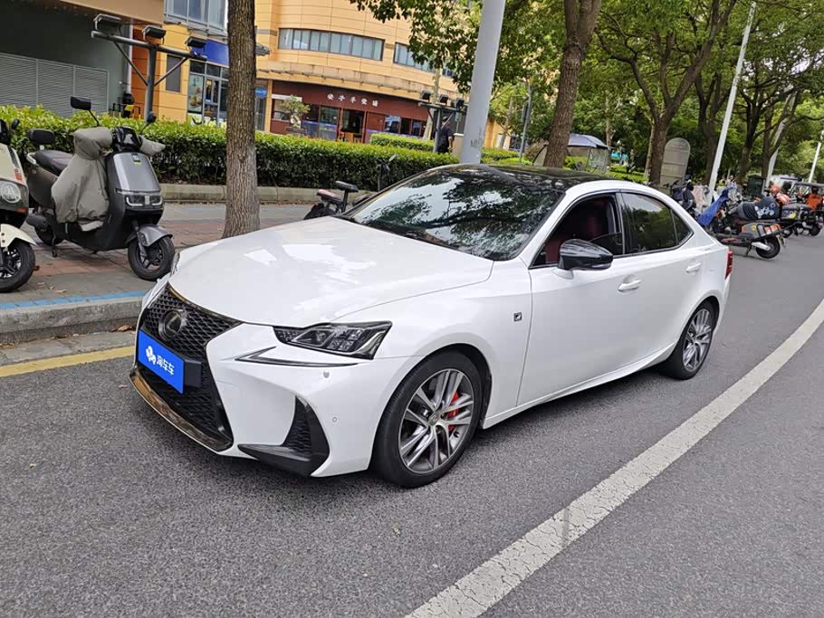 Lexus IS